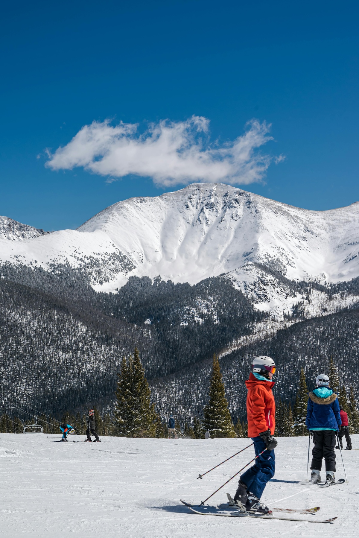 2. deň - LYŽOVANIE V STREDISKU VAIL, COLORADO